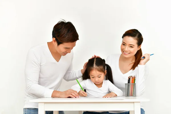 Las familias están dibujando actividades en el hogar . — Foto de Stock