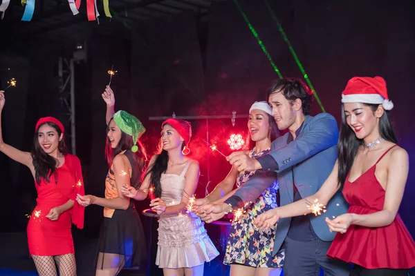 Los Adolescentes Están Celebrando Fiesta Nocturna — Foto de Stock