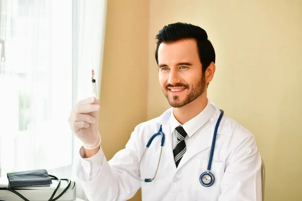 Smiling doctor posing in the office, he is wearing a stethoscope — Stock Photo, Image