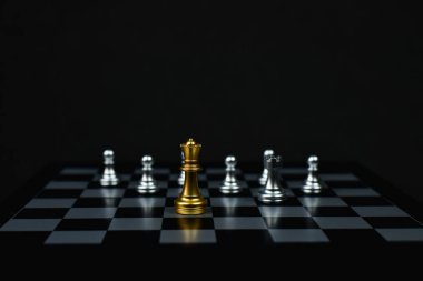 Liderlik kavramları, Satranç olduğunu bir lider, satranç oyunu üzerinde siyah bir ba