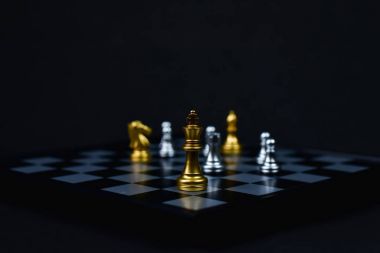Liderlik kavramları, Satranç olduğunu bir lider, satranç oyunu üzerinde siyah bir ba