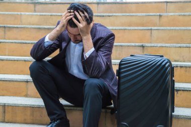 Genç İşadamları dış arka plan üzerinde iyi görünüyorsun.