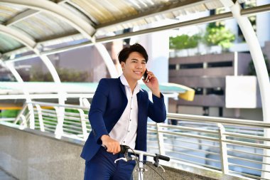 Spor oynarken kavramı iş adamları, işadamları Bisiklet ister