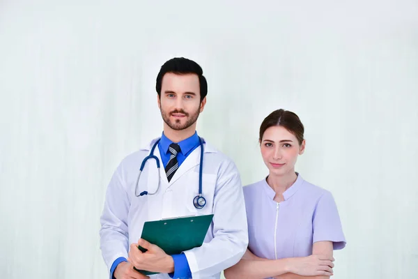 Medisinske begreper, leger og sykepleiere er trygge på sitt arbeid – stockfoto