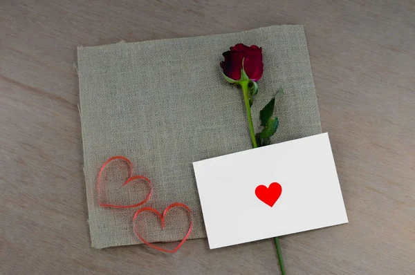 Enviar Uma Carta Rosas Vermelhas Uma Confissão Amor Para Dia — Fotografia de Stock
