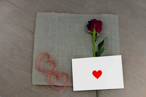 Послать Письмо Красные Розы Признание Любви Дню Святого Валентина — стоковое фото