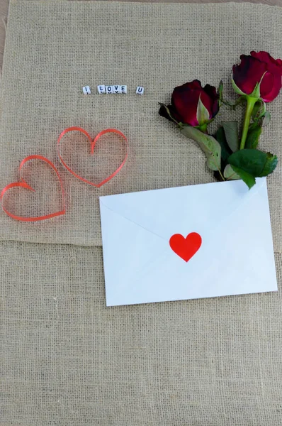 Enviar Uma Carta Rosas Vermelhas Uma Confissão Amor Para Dia — Fotografia de Stock