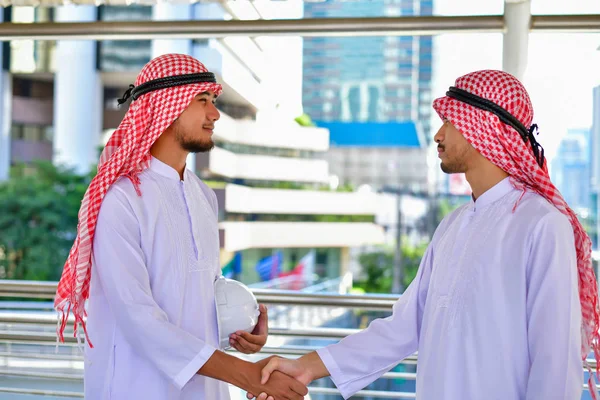 Arap iş kavramları, Arap iş adamları are çalışma 