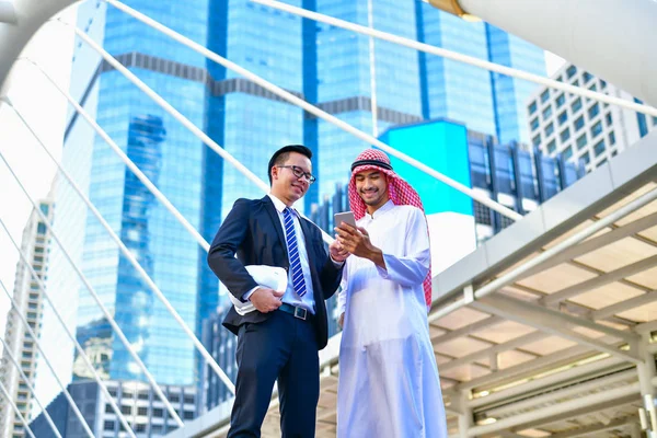 Arap iş kavramları, Arap iş adamları are çalışma 