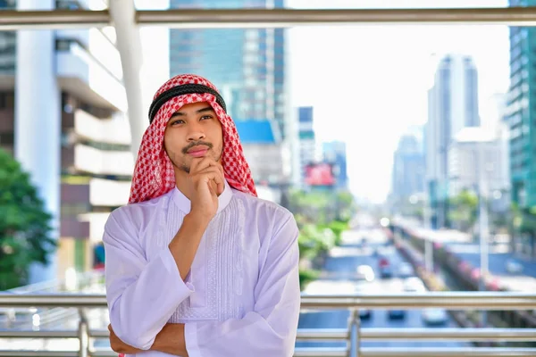 アラブ ビジネス コンセプト、アラブ ビジネス人で作業している、 — ストック写真