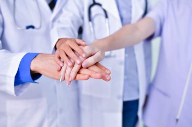 Tıbbi kavramları, doktorlar ve hemşireler çalışmalarında eminiz