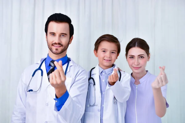 Conceitos Médicos, Médicos e Enfermeiros confiam em seu trabalho — Fotografia de Stock