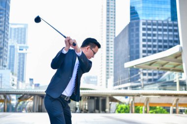 Spor oynarken kavramı iş adamları, işadamları için golf oynamak.