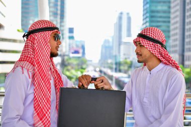 Arap iş kavramları, Arap iş adamları are çalışma 