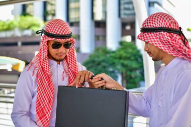 Arap iş kavramları, Arap iş adamları are çalışma 