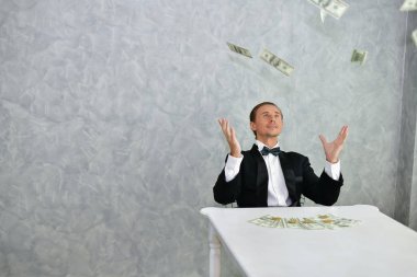 Kavramı çok zengin işadamı. İşadamı ile mutlu 