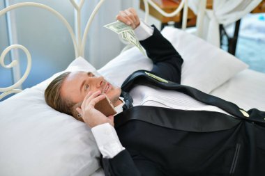 Kavramı çok zengin işadamı. İşadamı ile mutlu 