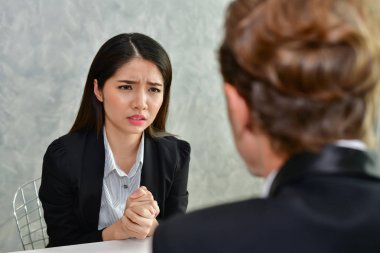 İş kavramları. İş adamları ofisinde çalışıyor. Busi