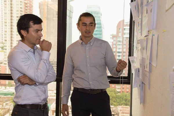 Bedrijfsconcepten. Zakenman werkt in office. Zakelijke Pe — Stockfoto