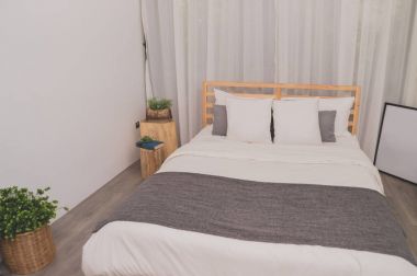 Beyaz yatak odası iç zarif dekorasyon