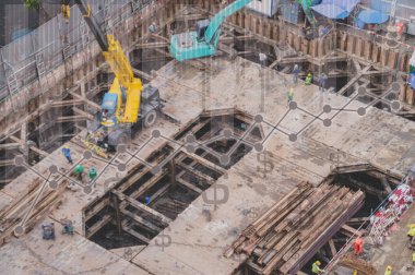 İnşaat alanında yüksek bir açıdan görüntüsü.
