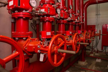 Kırmızı jeneratör pompa su yağmurlama boru tesisatı ve yangın alarm con için