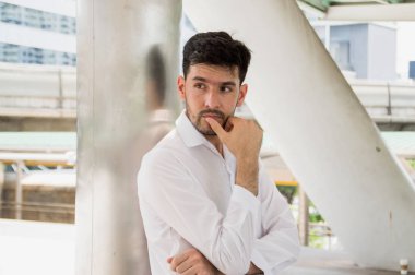 Düşünceli işadamı düşünme özlemleri gol düşünürken