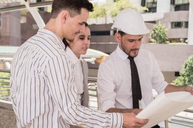 Profesyonel mühendisleri, genç bayları ve genç bayanları c planlıyoruz