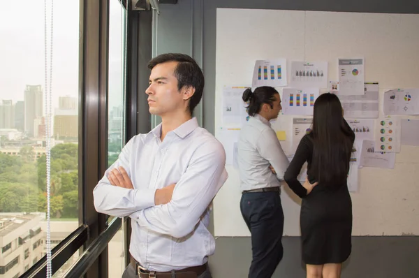 Bedrijfsconcepten. Zakenman werkt in office. Zakelijke Pe — Stockfoto