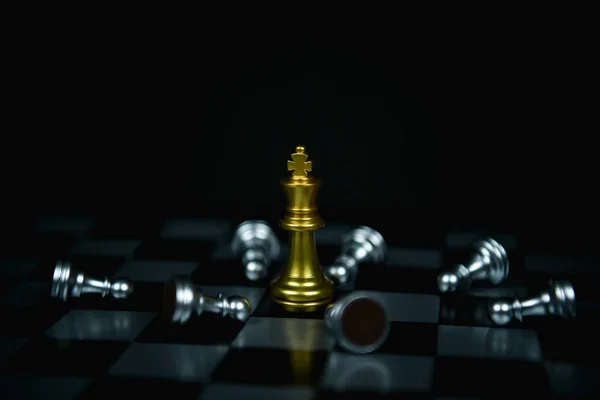 リーダーシップの概念。チェスは、リーダーです。St は、チェスを比較します。 — ストック写真