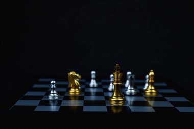 Liderlik kavramları. Satranç bir liderdir. Satranç karşılaştırarak bir st olduğunu