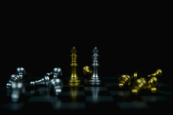 リーダーシップの概念。チェスは、リーダーです。St は、チェスを比較します。 — ストック写真