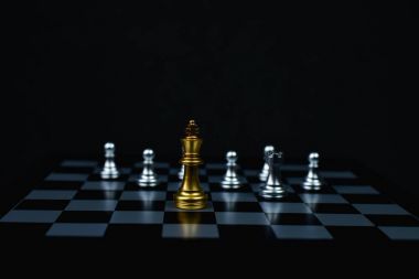 Liderlik kavramları. Satranç bir liderdir. Satranç karşılaştırarak bir st olduğunu