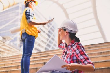 Kavramlar iş endüstrisi, profesyonel mühendis, genç otobüs