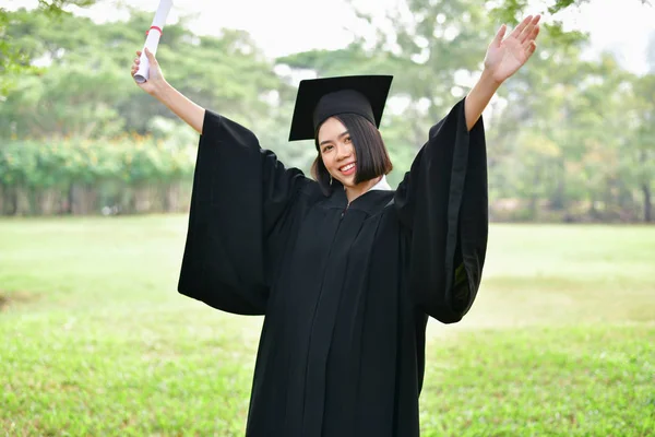 Graduation Concept. Graduated students on graduation day. Asian — Stock Photo, Image