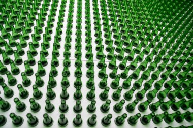 Bulanık fotoğraf, bulanık görüntü, bira yeşil şişe