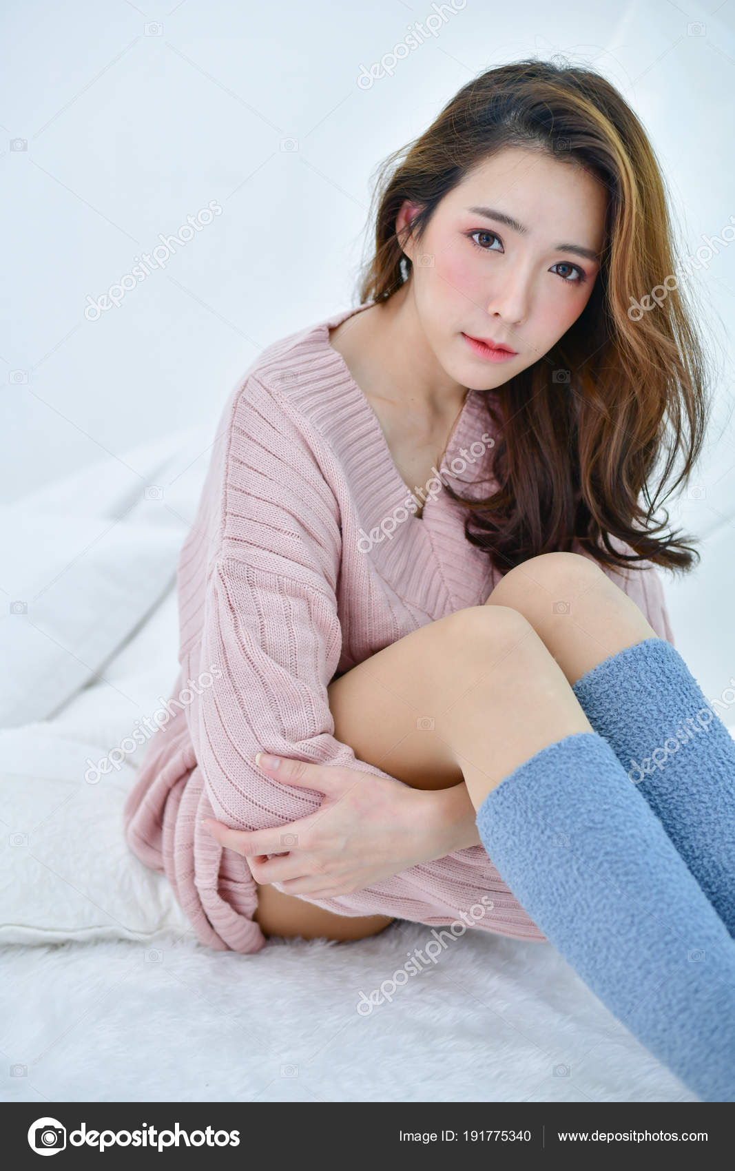 Winter Concept Cute Asian Girl Winter Dress Beautiful Woman Relaxing Stock  Photo by ©siriwat.tree@gmail.com 191775340