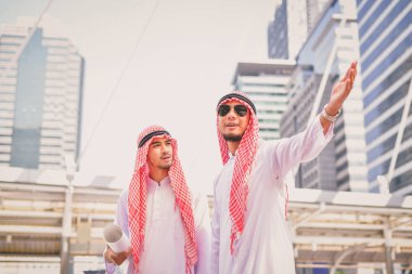 Arap iş kavramları, Arap iş adamları iş bölgesinde çalışıyoruz.