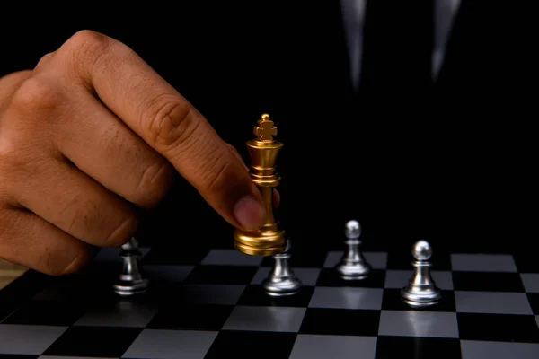 Concepts de leadership. Chess est un leader. Comparer les échecs est un st — Photo