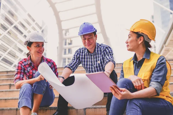 Conceptos Ingeniería Empresarial, Ingenieros profesionales, Young Bus — Foto de Stock