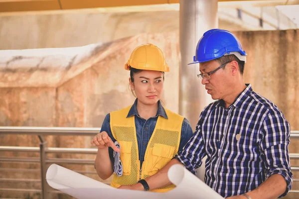 Conceptos Ingeniería de Negocios Estrés, El ingeniero trabajó infeliz — Foto de Stock