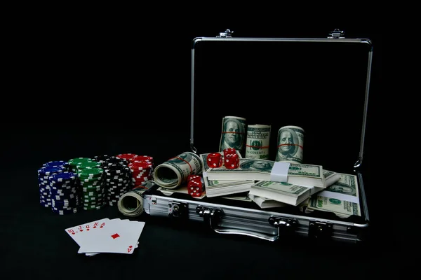 Konsep Perjudian. Pengusaha sedang berjudi di kasino. Betti — Stok Foto