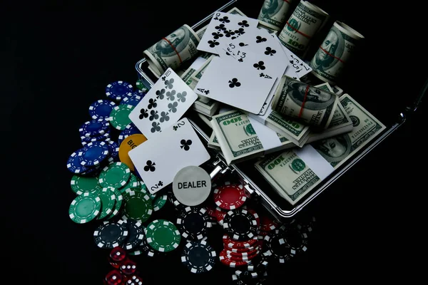 Glücksspielkonzepte. Geschäftsleute zocken im Casino. betti — Stockfoto