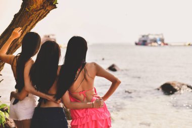 Mayolu seksi kız kavram. Bir swimsui giyen güzel kadın