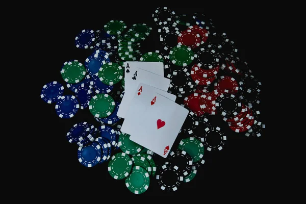 Gambling koncept. Affärsmän spelar i casinot. Betti — Stockfoto