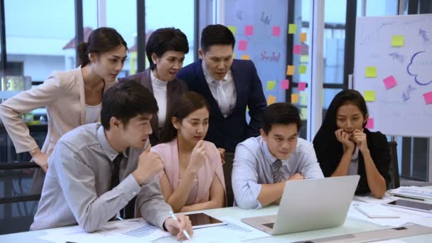 Geschäftskonzepte Eine Gruppe Von Geschäftsleuten Wirbt Für Erfolgreiche Arbeit Auflösung — Stockvideo