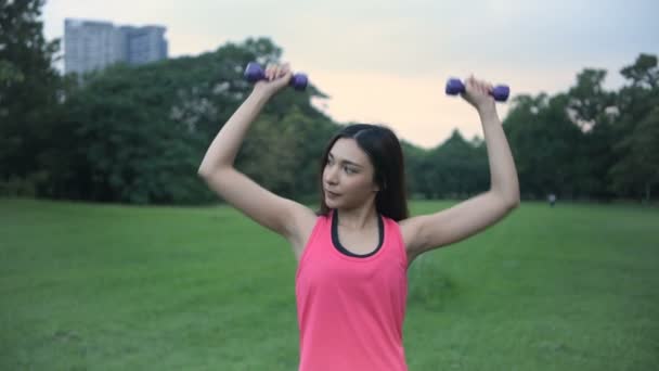 Conceptos Ejercicio Las Mujeres Hermosas Están Haciendo Ejercicio Para Construir — Vídeo de stock