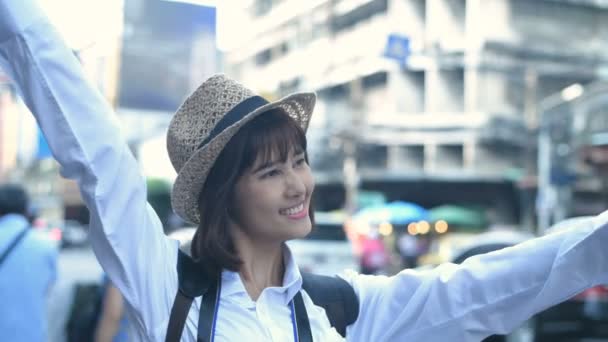 Concetto Viaggio Belle Ragazze Stanno Trasmettendo Turismo Dal Vivo Città — Video Stock