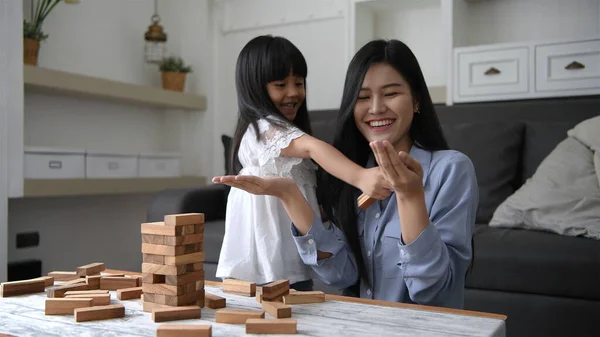 Concepto Familiar Madre Hija Están Jugando Emoción Casa Resolución — Foto de Stock