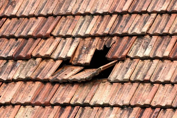 Broken Dilapidated Cracked Partially Covered Dirt Red Roof Tiles Hole — Stock Photo, Image